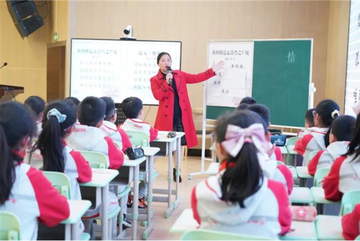 广陵区小学领导团队重塑，引领未来教育新篇章